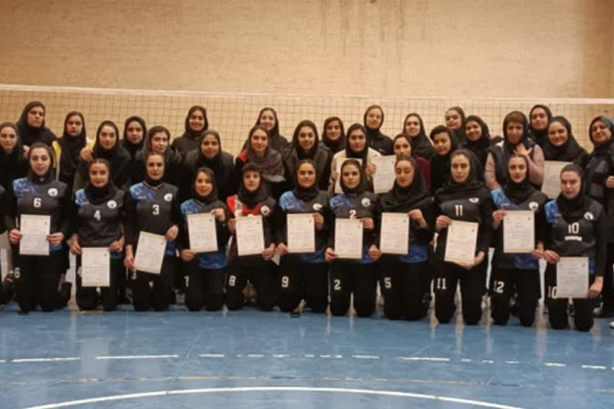 والیبال دختران دانشگاه کاشان بر سکوی سوم مسابقات والیبال منطقه ۶ ورزش کشور