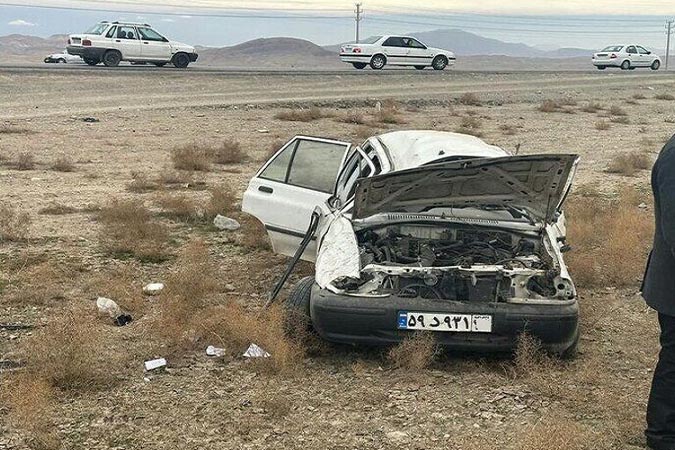 انحراف پراید در جاده نطنز سبب فوت مادر و کودک شد