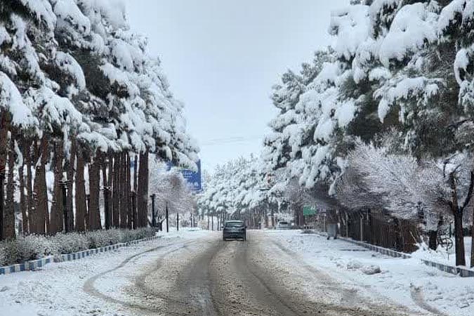 بارش اولین برف زمستانی در شهر زیبای کاشان