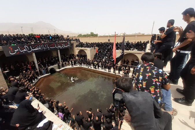 اجتماع عزاداران حسینی در چشمه سلیمانیه فین کاشان