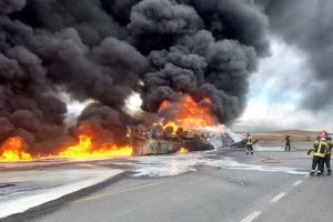 یک فوتی در اثر واژگونی یک دستگاه تریلر در اتوبان قم-کاشان