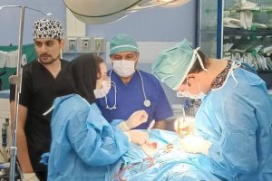 جراحی موفقیت آمیز توده بینی بانوی 108 ساله در بیمارستان نقوی کاشان