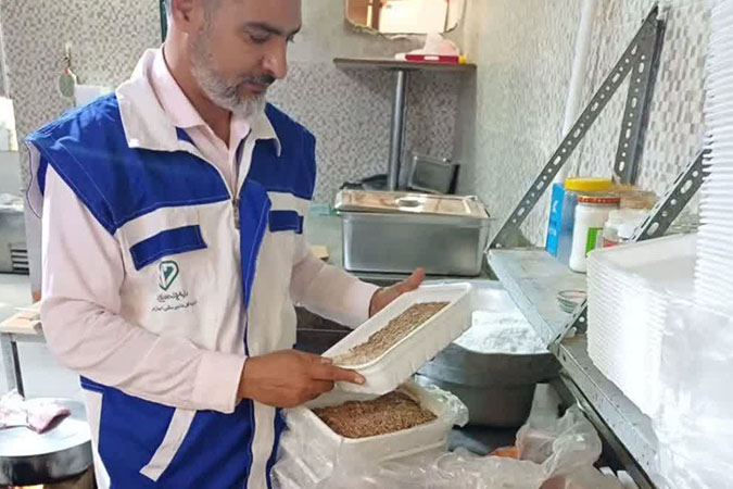 توقیف و معدوم سازی گوشت غیر قابل مصرف در رستوران‌ها و سفره‌خانه‌های کاشان