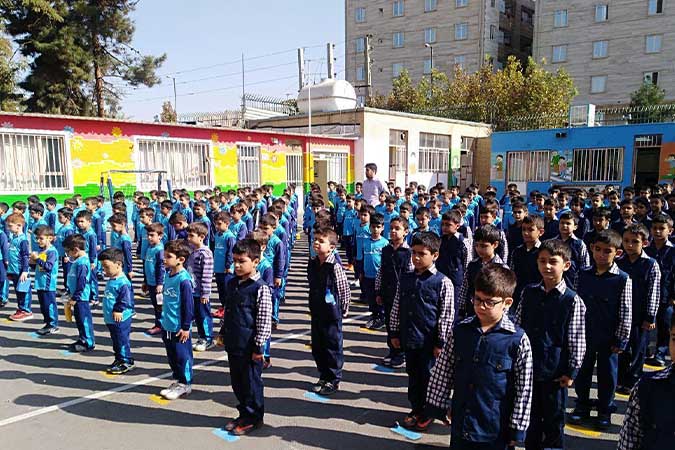 مدارس تعطیل نیست اما فعالیتهای فضای باز به دلیل آلودگی هوا ممنوع است