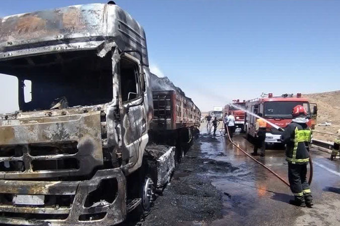 حریق خودروی تریلر در کاشان 3 فوتی بر جای گذاشت
