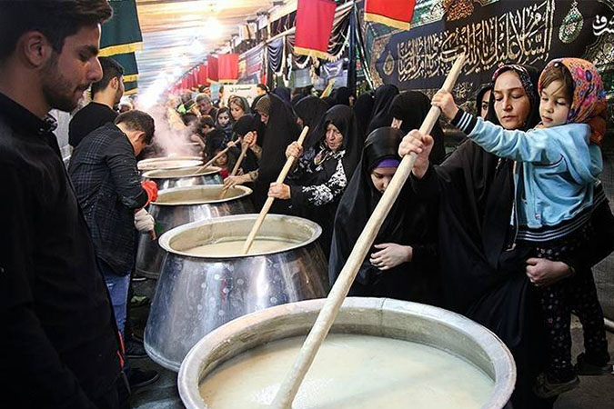 آئین سنتی حلیم پزان در کاشان به مناسبت ایام فاطمیه