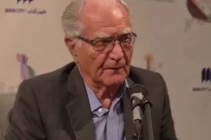 رونمایی از کتاب در سایه روشن زمان؛ خاطرات پزشکان پیشکسوت کاشان