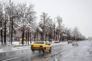 بارش برف اکثر مناطق کوهستانی کاشان را سفیدپوش کرده است.