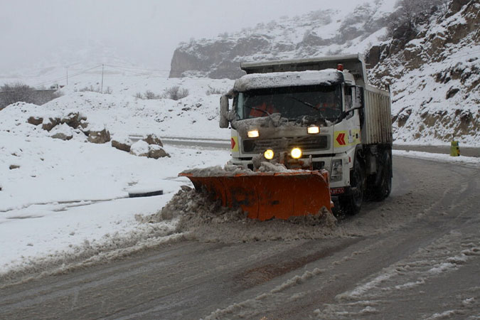 کولاک شدید و بارش فوق سنگین برف محور کامو - قهرود را مسدود کرده است