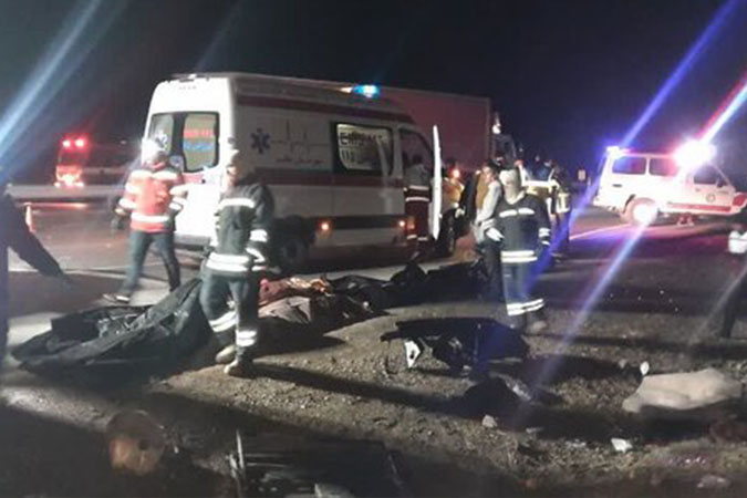 واژگونی اتوبوس مسافربری در محور اصفهان - نطنز با 13 فوتی و ۱۱ مصدوم