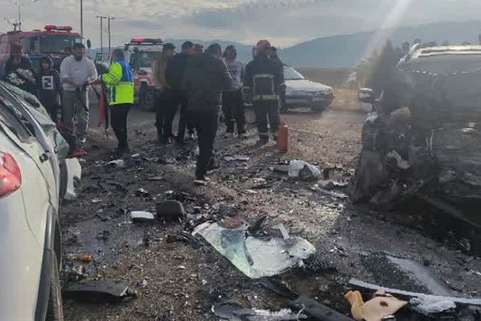 تصادف هایما و کوئیک در جاده قمصر یک فوتی و 5 مصدوم بر جای گذاشت