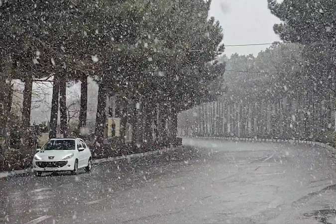 هم اکنون بارش برف در قزاآن و قمصر