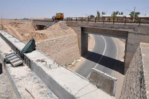 ترافیک سنگین جاده آران و بیدگل-کاشان بلاتکلیفی 14 ماهه پل خلیج فارس