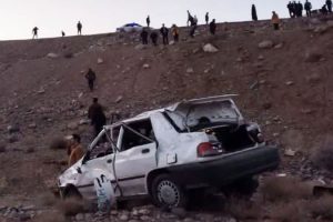 سقوط پراید در جاده برزک موجب مصدومیت شدید 4 سرنشین شد