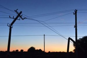 قطع برق در برخی از مناطق کاشان به دلیل باد شدید و طوفان/وزش باد تا ساعات ابتدایی بامداد فردا ادامه دارد