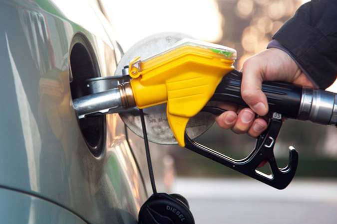 عرضه گاز CNG رایگان در جایگاه آتش نشانی شهرداری کاشان در راوند