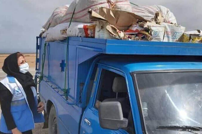 کشف و معدم سازی 3 تن مواد غذایی فاسد و غیرقابل مصرف در کاشان