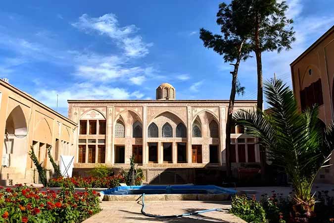 در سکوت خبری و تصمیم گیری در پشت درهای بسته: شهرداری کاشان خانه تاریخی آل یاسین را می فروشد