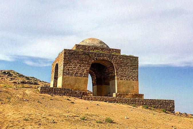 اینجا آتشکده ساسانی نیاسر است؛ یادگاری دوهزار ساله از تاریخ ایران