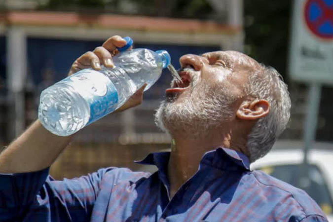 دمای کاشان امروز از ۴۵ درجه عبور می‌کند/ باد و گردوخاک هم در راه است