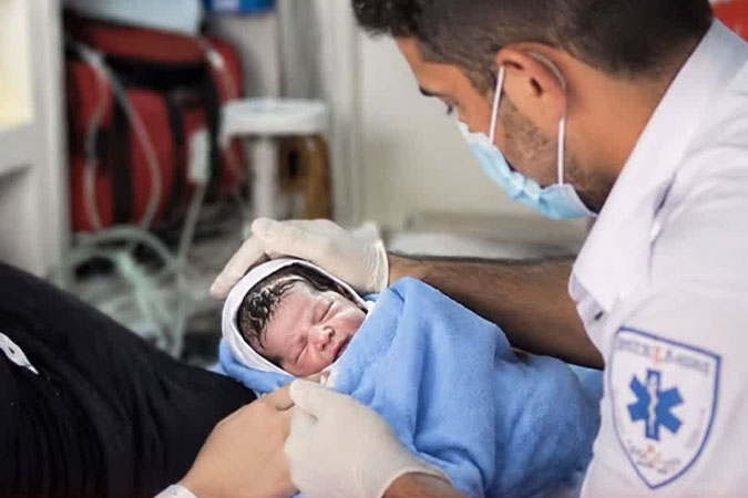 ماموریت متفاوت اورژانس کاشان/تولد موفق نوزاد عجول در آمبولانس اورژانس کاشان