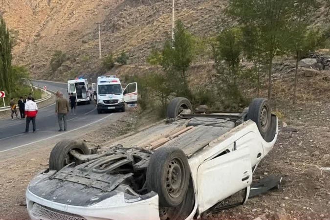 مصدومیت 5 نفر در پی واژگونی خودرو ۲۰۷ در جاده قمصر کاشان